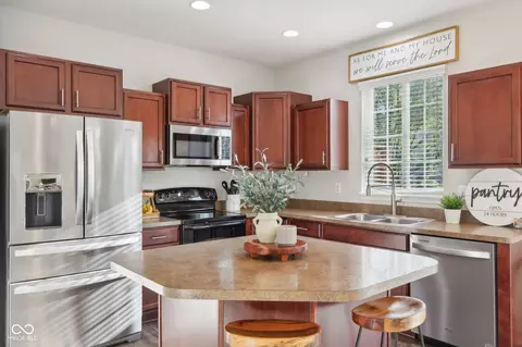 Kitchen - 12858 Thames Dr, Fishers, IN 46037 photo 2 of 5