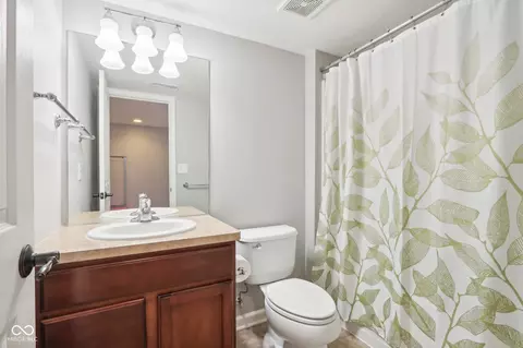 Bath - 12858 Thames Dr, Fishers, IN 46037 photo 4 of 7