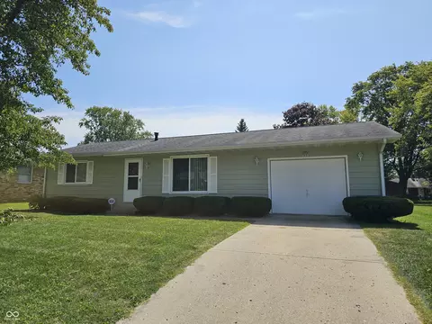 425 Country Club Ln, Anderson, IN 46011