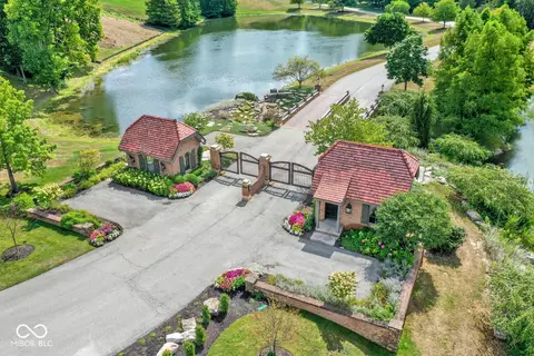 5 Woodard Pl, Zionsville, IN 46077