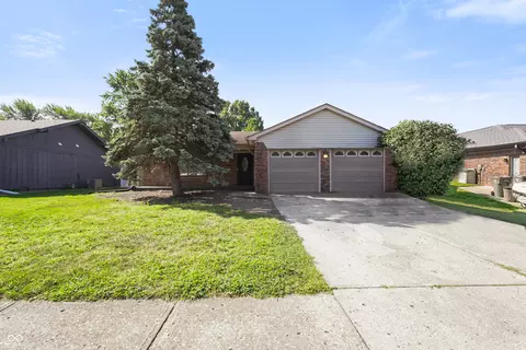 5535 Hill Rise Dr, Indianapolis, IN 46237