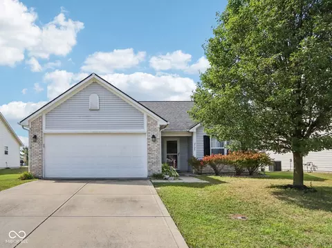 2725 Winding Creek Ln, Greenfield, IN 46140