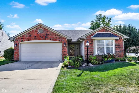 8119 Southern Trails Pl, Indianapolis, IN 46237