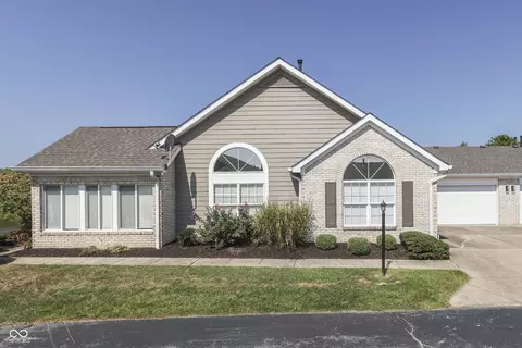 7364 Lake Lakota Pl, Indianapolis, IN 46217