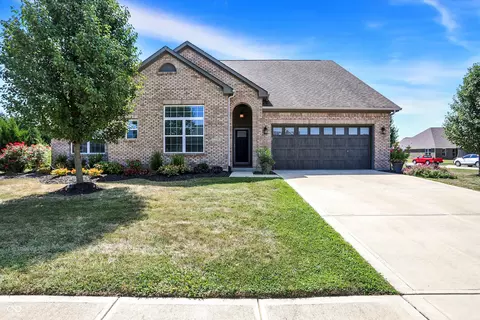 1239 Pebble Point Dr, Shelbyville, IN 46176