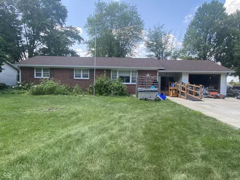 7209 S Woodrow Dr, Pendleton, IN 46064
