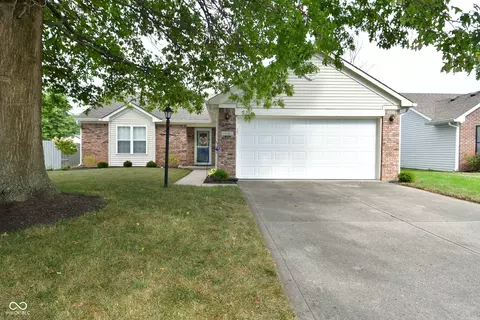 940 Lionshead Ln, Greenwood, IN 46143
