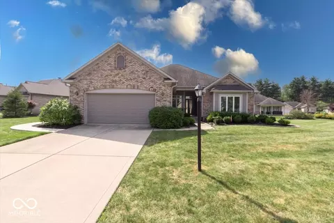 10899 Lightship Ct, Fishers, IN 46038