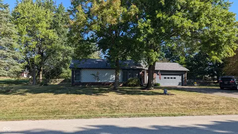 806 Ridgewood Ave, Westfield, IN 46074