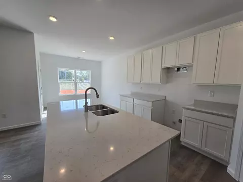 Kitchen - 662 Ballycastle Ct, Pendleton, IN 46064 photo 2 of 3