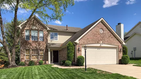 1475 Derbyshire Dr, Greenwood, IN 46143