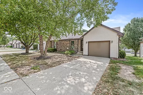 567 Monte Vista Dr, Greenwood, IN 46143