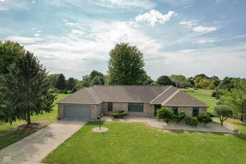 9450 Gladstone Dr, Pittsboro, IN 46167