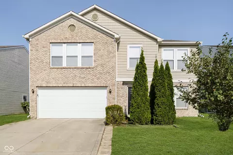 2973 Weald St, Whiteland, IN 46184