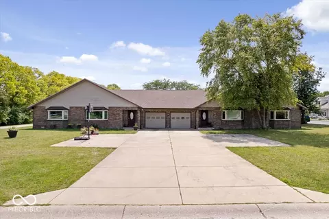 623 W Green Meadows Dr, Greenfield, IN 46140