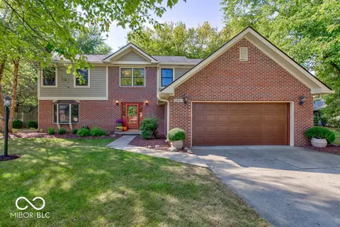 55 Glasgow Ln, Noblesville, IN 46060