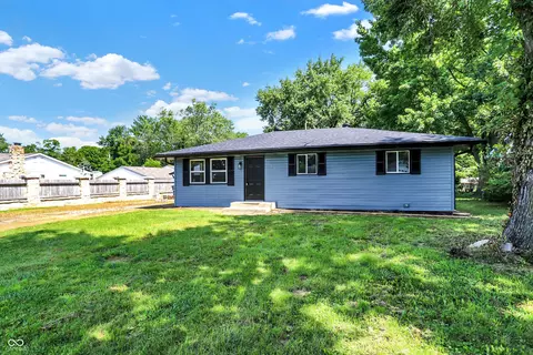 4522 Runyon Lake Dr, Greenwood, IN 46143