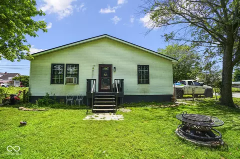 8375 Putnam St, Stilesville, IN 46180