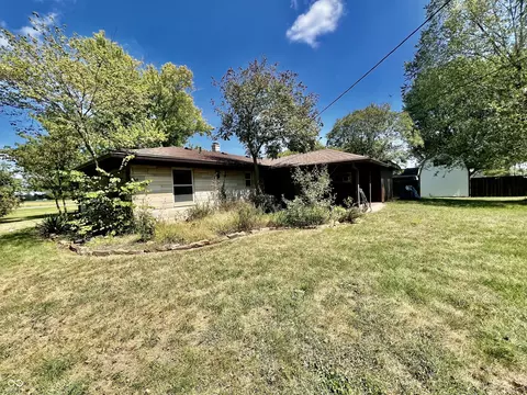 Exterior - 7935 E State Road 252, Edinburgh, IN 46124 photo 6 of 15