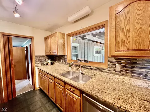 Kitchen - 7935 E State Road 252, Edinburgh, IN 46124 photo 4 of 5
