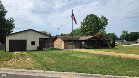 608 Douglas Dr, Versailles, IN 47042