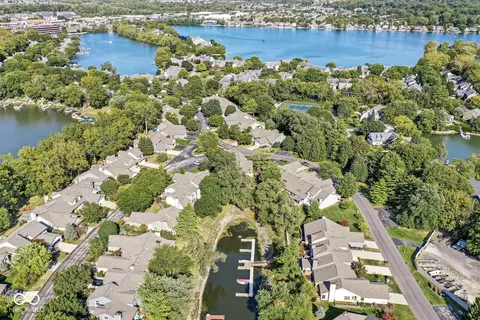 8134 River Bay Dr E, Indianapolis, IN 46240
