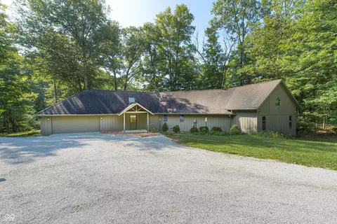 1917 Dunbar Heights Dr, Greencastle, IN 46135