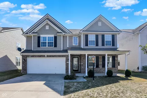 3215 Parkview Dr, Columbus, IN 47201