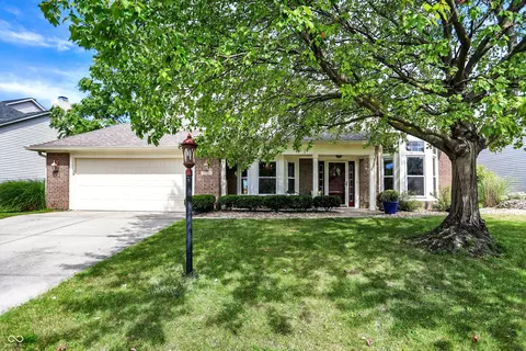 10508 Greenway Dr, Fishers, IN 46037