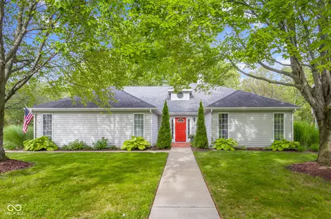 1071 Butternut Dr, Columbus, IN 47201