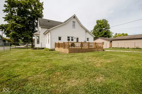 Exterior - 305 Harrison St, Hope, IN 47246 photo 4 of 8