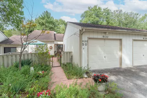 9122 S Greenridge Ln, Bloomington, IN 47401