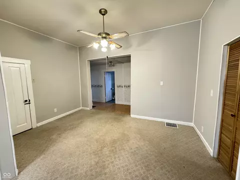 Living - 832 Washington St, Covington, IN 47932 photo 2 of 5