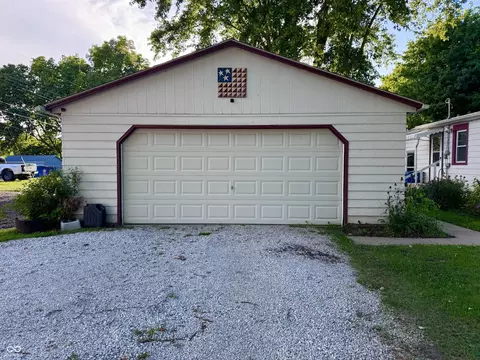 Exterior - 832 Washington St, Covington, IN 47932 photo 6 of 8
