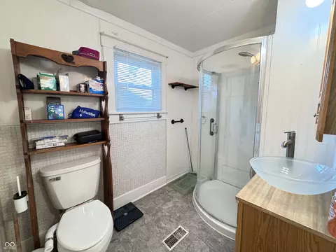 Bath - 832 Washington St, Covington, IN 47932 photo 1 of 2