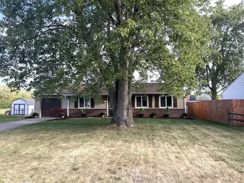 316 Meadow Ln Ct, Greenfield, IN 46140