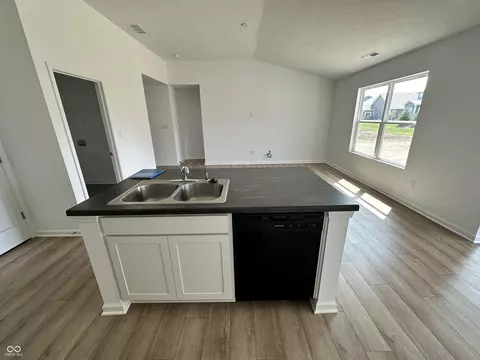 8343 Juniper Ln, Pendleton, IN 46064 photo 2