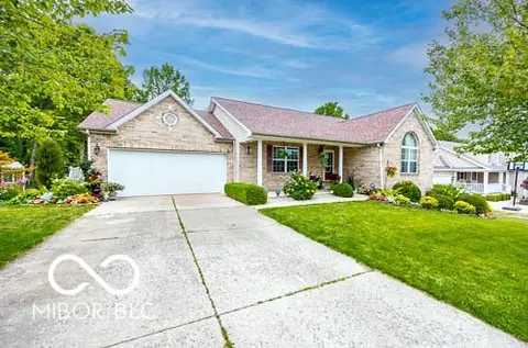 2929 Stoneleigh Dr, Richmond, IN 47374