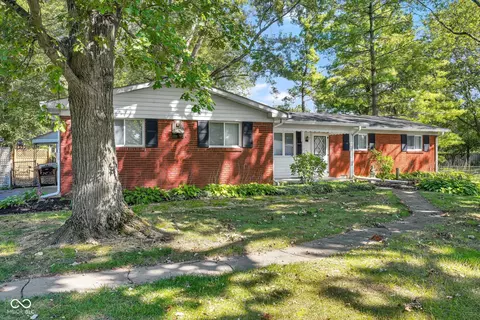 827 Eaglewood Dr, Zionsville, IN 46077