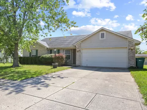 419 E Pine Ridge Dr, Westfield, IN 46074