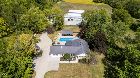 8620 W Fall Creek Dr, Pendleton, IN 46064
