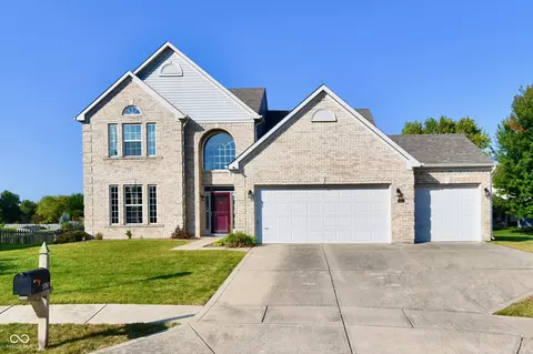1080 Woodfield Ct, Greenwood, IN 46143