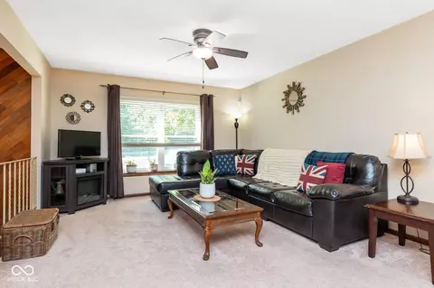 Living - 13914 E 116th St, Fishers, IN 46037 photo 2 of 3