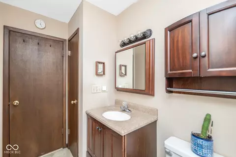 Bath - 13914 E 116th St, Fishers, IN 46037 photo 3 of 4