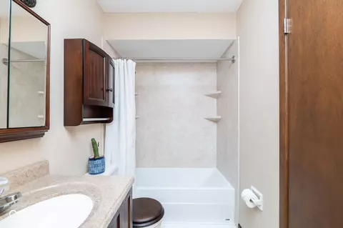 Bath - 13914 E 116th St, Fishers, IN 46037 photo 2 of 4