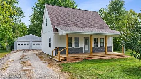 351 S 1st St, Austin, IN 47102