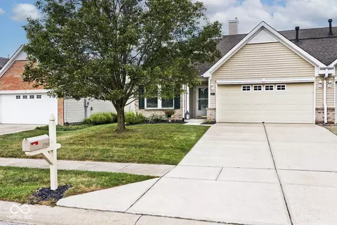 2760 Cadogan Dr, Greenwood, IN 46143