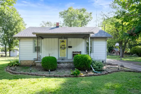 916 Woodlawn Dr, Anderson, IN 46012