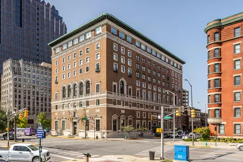 350 N Meridian St #907, Indianapolis, IN 46204