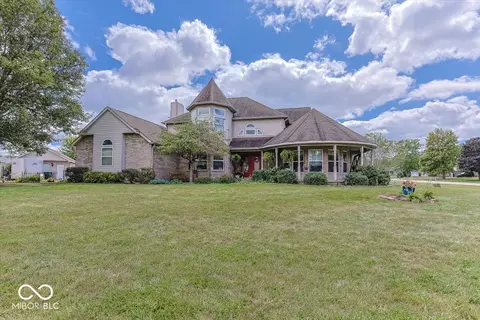 8243 W Cherokee Ln, Fairland, IN 46126
